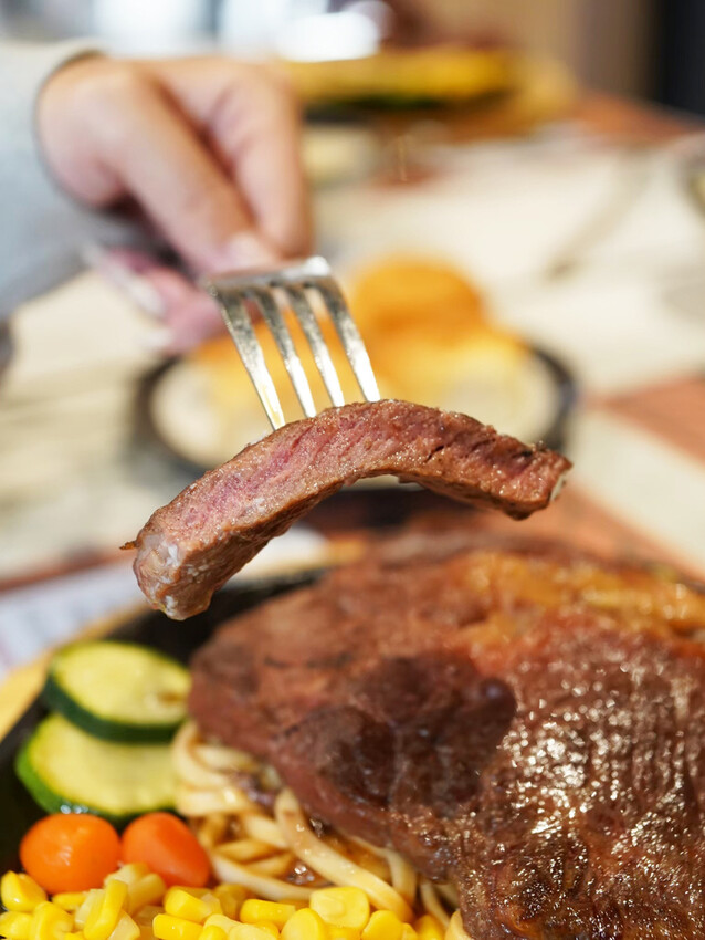 【高雄牛排】牛忙牛排│高雄平價牛排推薦│排餐好吃實在│辣控必