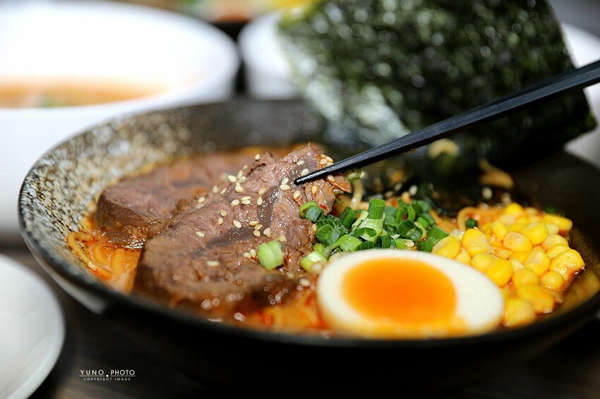 台中市霧峰區拉麵控必收！欲罷不能超有嚼勁拉麵 搭配靈魂湯頭 一試成主顧｜黑告食坊(霧峰美食)