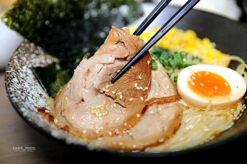 台中市霧峰區拉麵控必收！欲罷不能超有嚼勁拉麵 搭配靈魂湯頭 一試成主顧｜黑告食坊(霧峰美食)