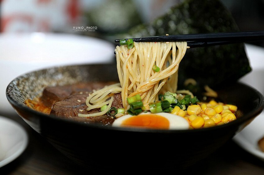 台中市霧峰區拉麵控必收！欲罷不能超有嚼勁拉麵 搭配靈魂湯頭 一試成主顧｜黑告食坊(霧峰美食)