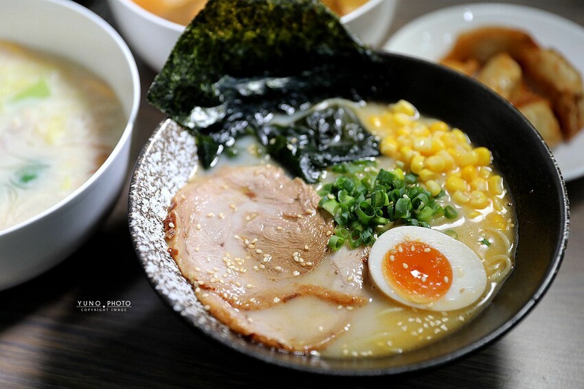 台中市霧峰區拉麵控必收！欲罷不能超有嚼勁拉麵 搭配靈魂湯頭 一試成主顧｜黑告食坊(霧峰美食)