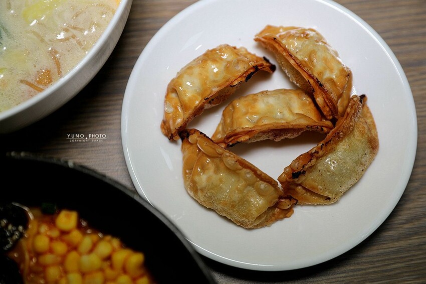 台中市霧峰區拉麵控必收！欲罷不能超有嚼勁拉麵 搭配靈魂湯頭 一試成主顧｜黑告食坊(霧峰美食)