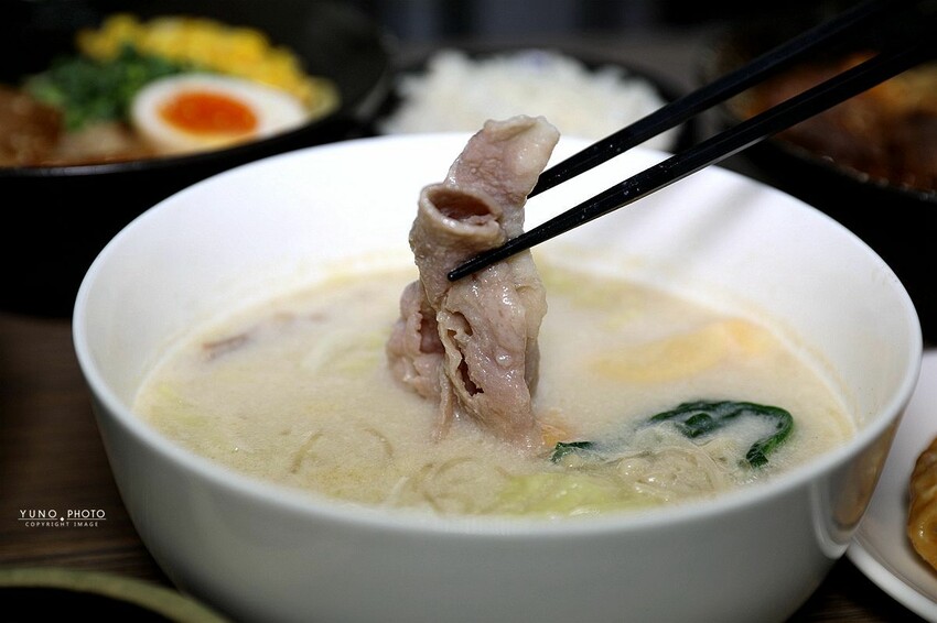 台中市霧峰區拉麵控必收！欲罷不能超有嚼勁拉麵 搭配靈魂湯頭 一試成主顧｜黑告食坊(霧峰美食)