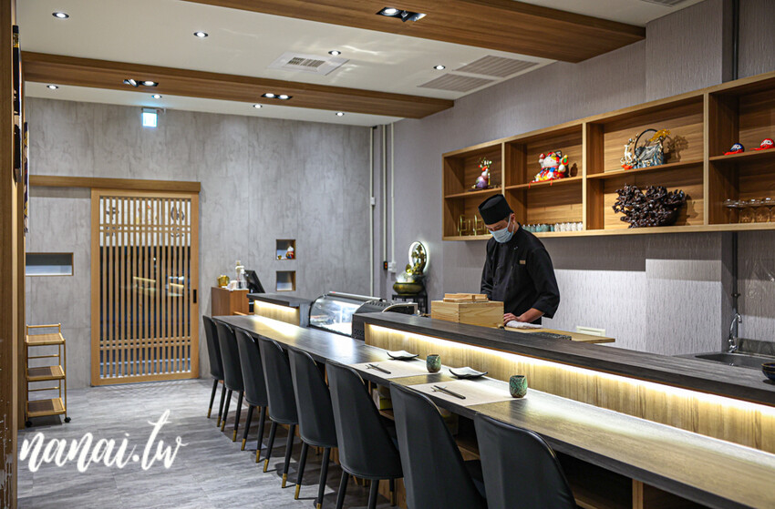 彰化巷內仔的無菜單板前料理!座位僅有八席,1580元免服務費,吃16-18道精緻日料。想吃建議預約。