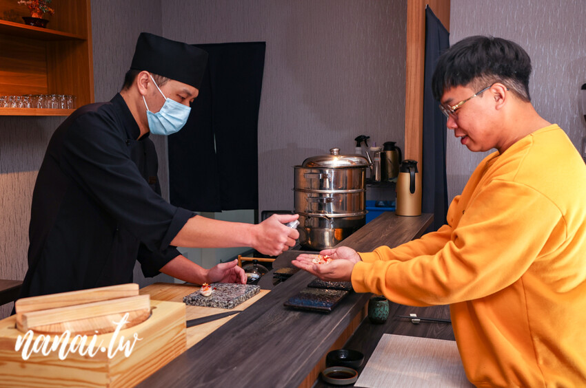 彰化巷內仔的無菜單板前料理!座位僅有八席,1580元免服務費,吃16-18道精緻日料。想吃建議預約。