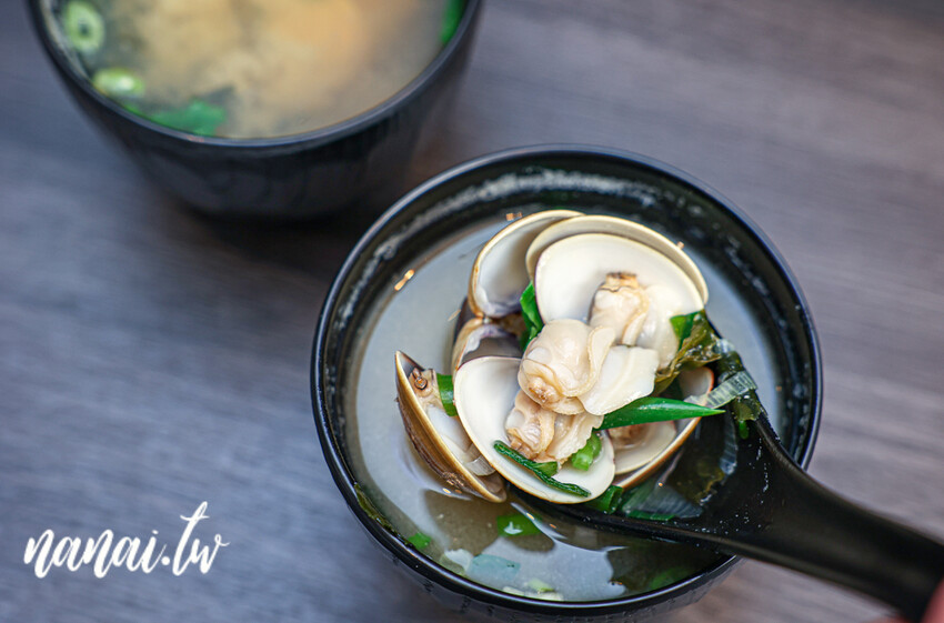 彰化巷內仔的無菜單板前料理!座位僅有八席,1580元免服務費,吃16-18道精緻日料。想吃建議預約。