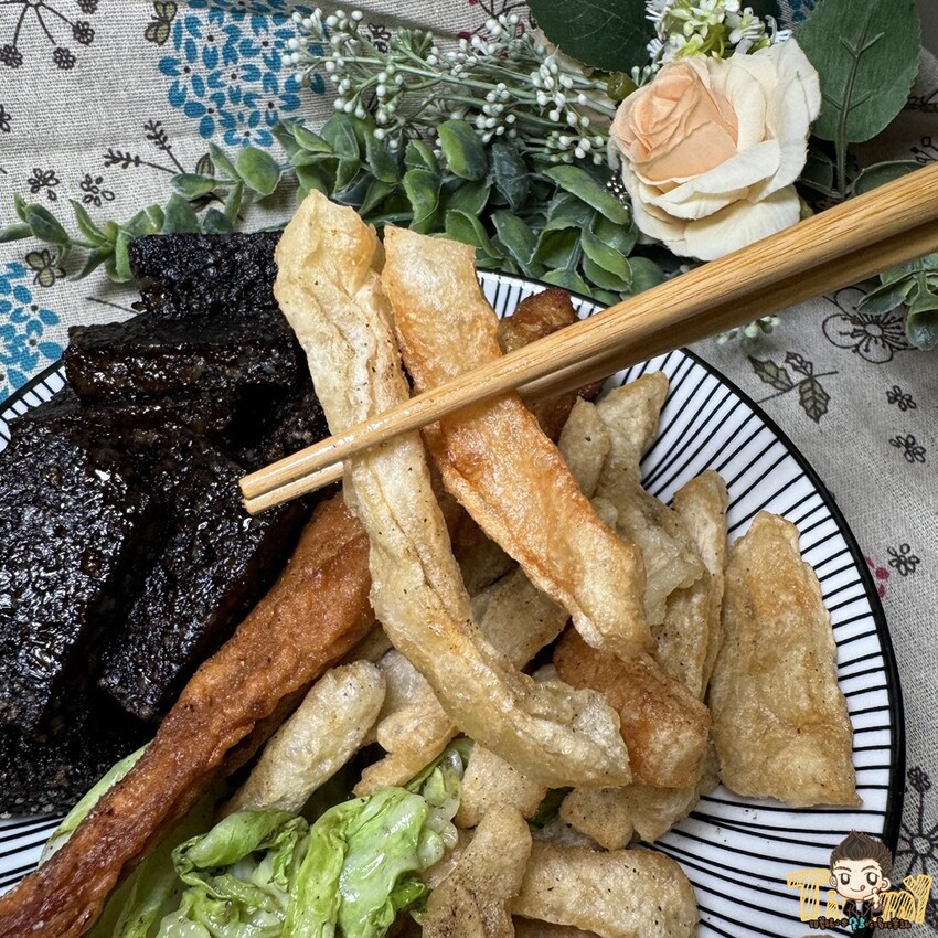 新竹縣竹北市竹北老鄭豆乳雞 一支只要25元的南部口味溫體豆乳雞翅! 創意美式台灣雞排鹹香脆皮超下酒! (菜單營業時間地址電話) - 跟著踢小米吃喝玩樂趣