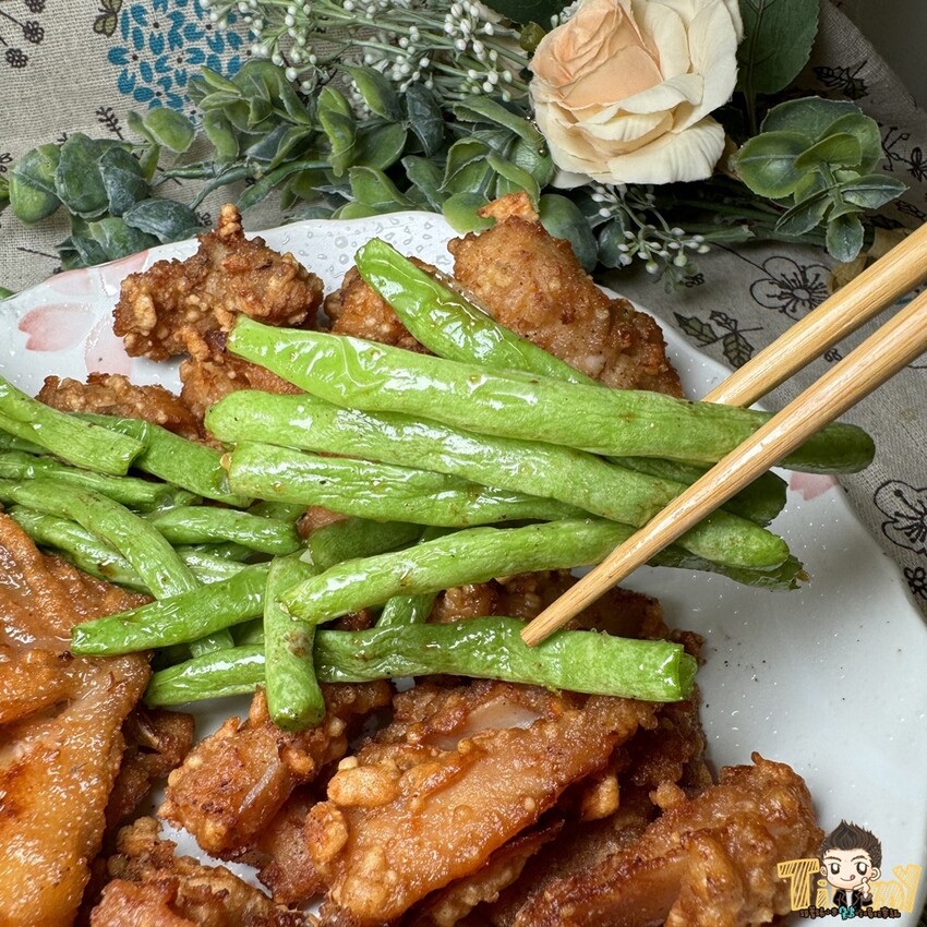 新竹縣竹北市竹北老鄭豆乳雞 一支只要25元的南部口味溫體豆乳雞翅! 創意美式台灣雞排鹹香脆皮超下酒! (菜單營業時間地址電話) - 跟著踢小米吃喝玩樂趣