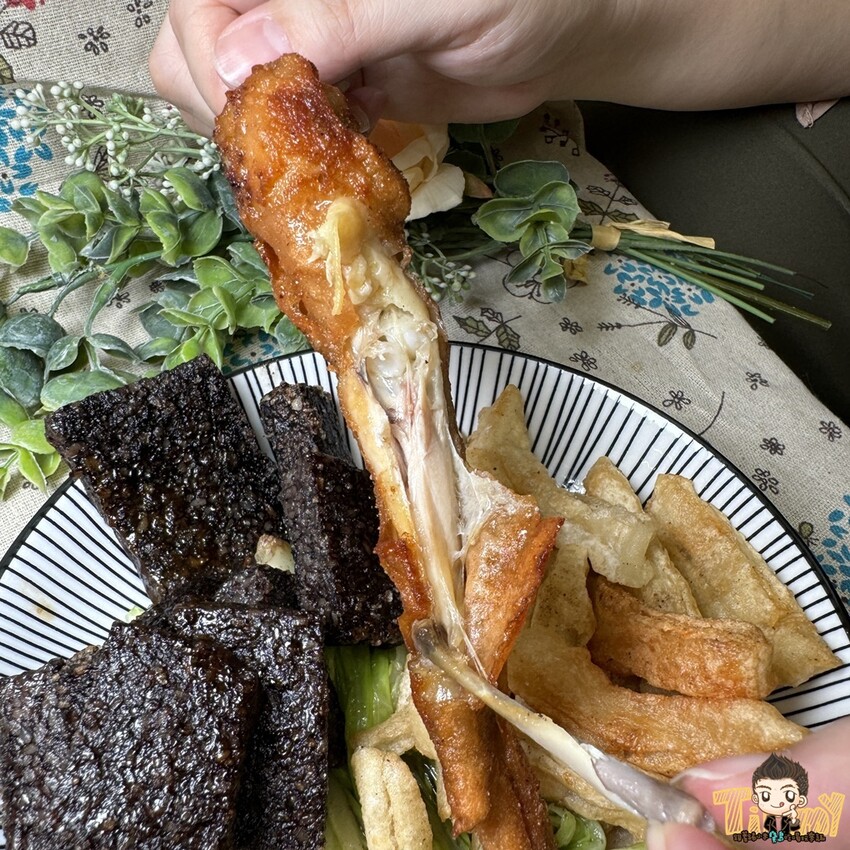 新竹縣竹北市竹北老鄭豆乳雞 一支只要25元的南部口味溫體豆乳雞翅! 創意美式台灣雞排鹹香脆皮超下酒! (菜單營業時間地址電話) - 跟著踢小米吃喝玩樂趣