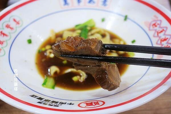 順興集團 牛肉麵專賣店｜三重大智街必吃，被牛肉麵耽誤的鹽滷豆