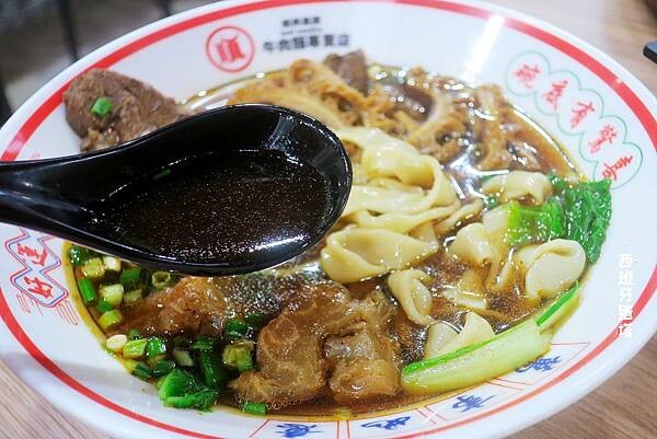 順興集團 牛肉麵專賣店｜三重大智街必吃，被牛肉麵耽誤的鹽滷豆