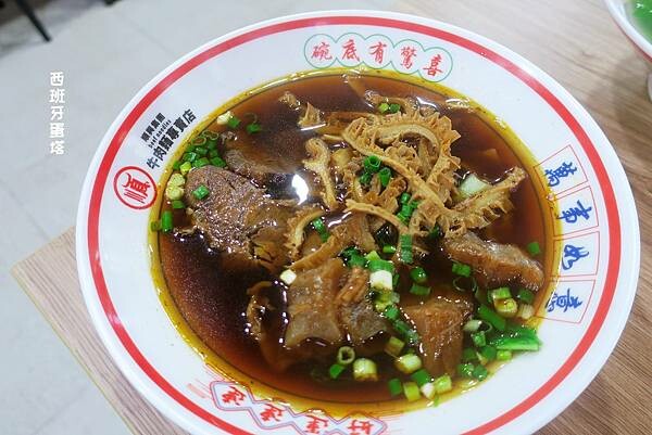 順興集團 牛肉麵專賣店｜三重大智街必吃，被牛肉麵耽誤的鹽滷豆