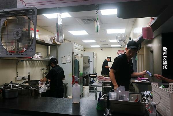 順興集團 牛肉麵專賣店｜三重大智街必吃，被牛肉麵耽誤的鹽滷豆