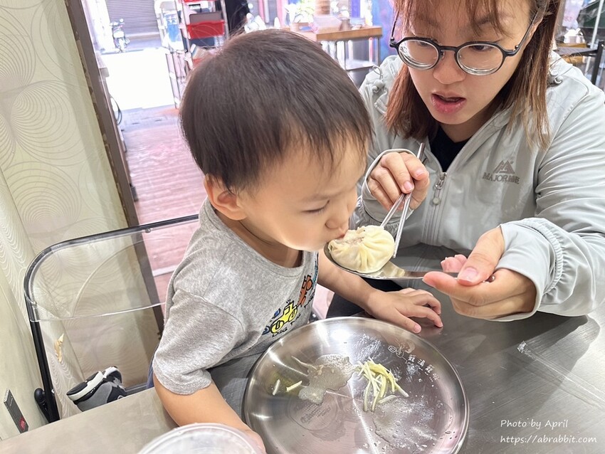 台中市北區籠湯籠吸手作湯包-台中手工小籠湯包推薦