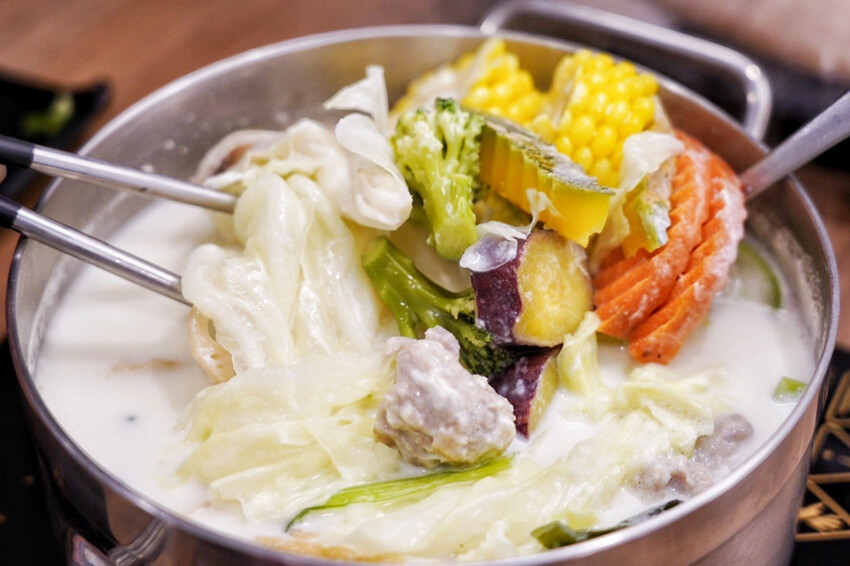 點套餐玩洞洞戳戳樂！1/3機率拿免單中獎率超高！30面9999金牌帶回家～