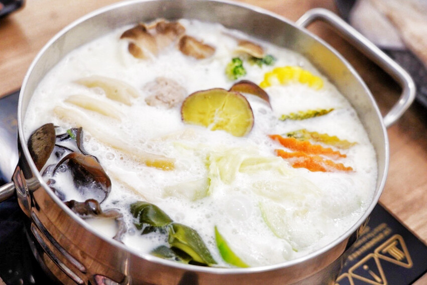 點套餐玩洞洞戳戳樂！1/3機率拿免單中獎率超高！30面9999金牌帶回家～