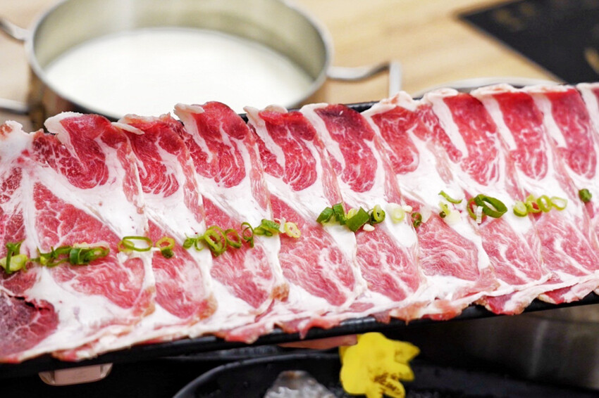 點套餐玩洞洞戳戳樂！1/3機率拿免單中獎率超高！30面9999金牌帶回家～