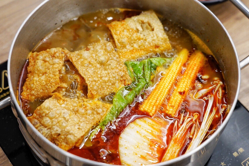 點套餐玩洞洞戳戳樂！1/3機率拿免單中獎率超高！30面9999金牌帶回家～