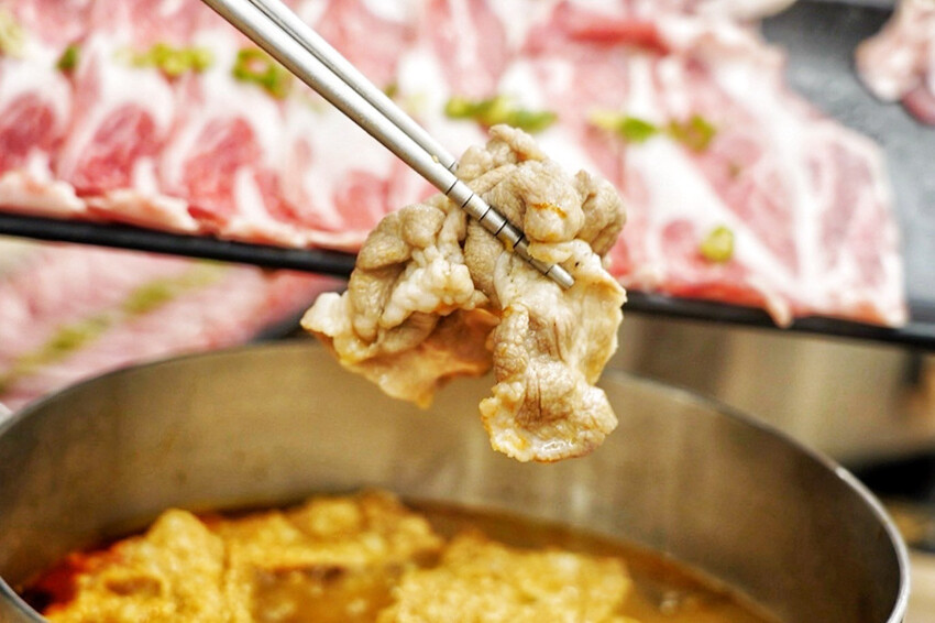 點套餐玩洞洞戳戳樂！1/3機率拿免單中獎率超高！30面9999金牌帶回家～