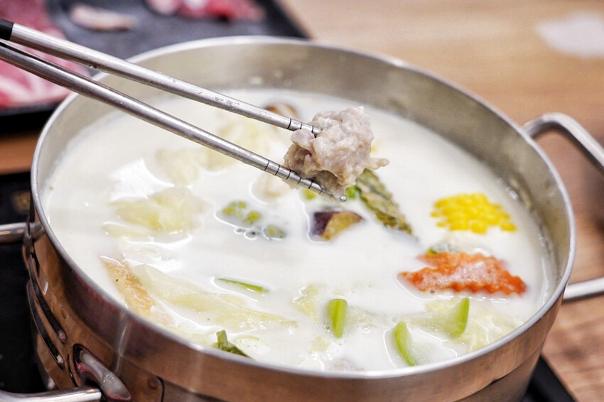 點套餐玩洞洞戳戳樂！1/3機率拿免單中獎率超高！30面9999金牌帶回家～