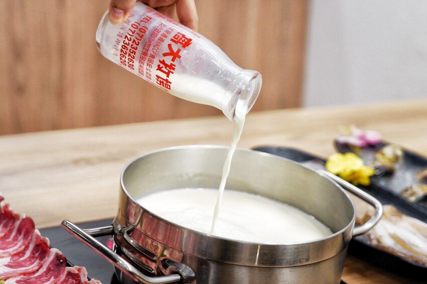 點套餐玩洞洞戳戳樂！1/3機率拿免單中獎率超高！30面9999金牌帶回家～