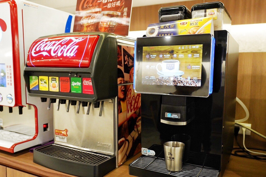 點套餐玩洞洞戳戳樂！1/3機率拿免單中獎率超高！30面9999金牌帶回家～