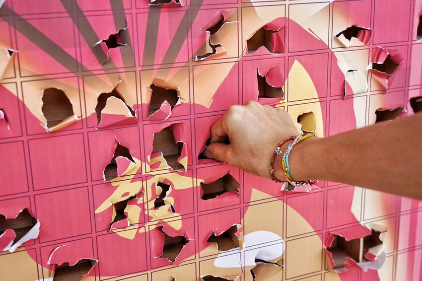 點套餐玩洞洞戳戳樂！1/3機率拿免單中獎率超高！30面9999金牌帶回家～