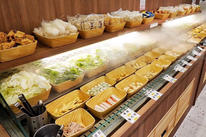 點套餐玩洞洞戳戳樂！1/3機率拿免單中獎率超高！30面9999金牌帶回家～