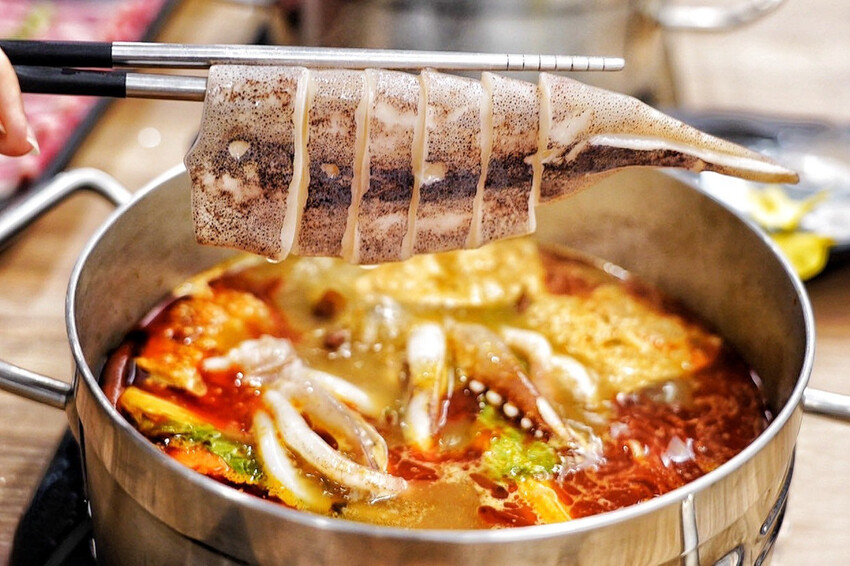 點套餐玩洞洞戳戳樂！1/3機率拿免單中獎率超高！30面9999金牌帶回家～