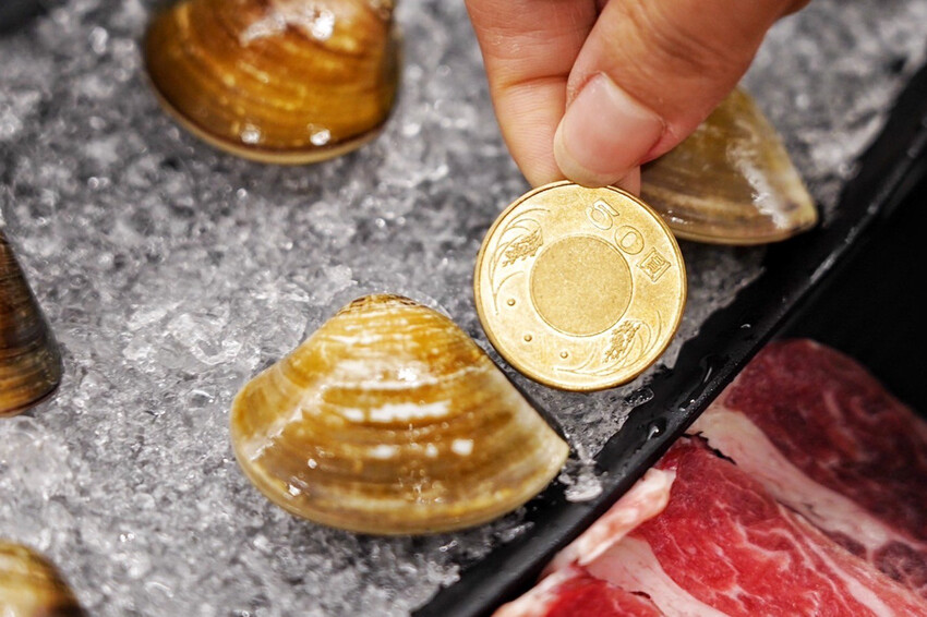 點套餐玩洞洞戳戳樂！1/3機率拿免單中獎率超高！30面9999金牌帶回家～