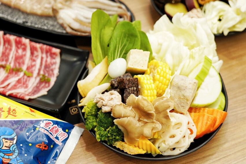 點套餐玩洞洞戳戳樂！1/3機率拿免單中獎率超高！30面9999金牌帶回家～