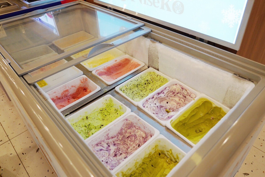 點套餐玩洞洞戳戳樂！1/3機率拿免單中獎率超高！30面9999金牌帶回家～