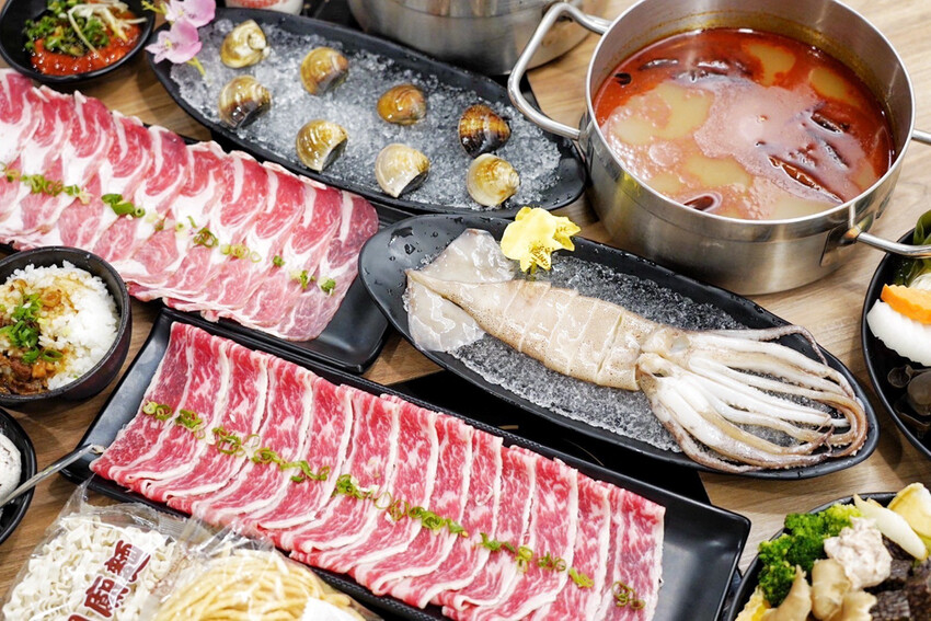 點套餐玩洞洞戳戳樂！1/3機率拿免單中獎率超高！30面9999金牌帶回家～