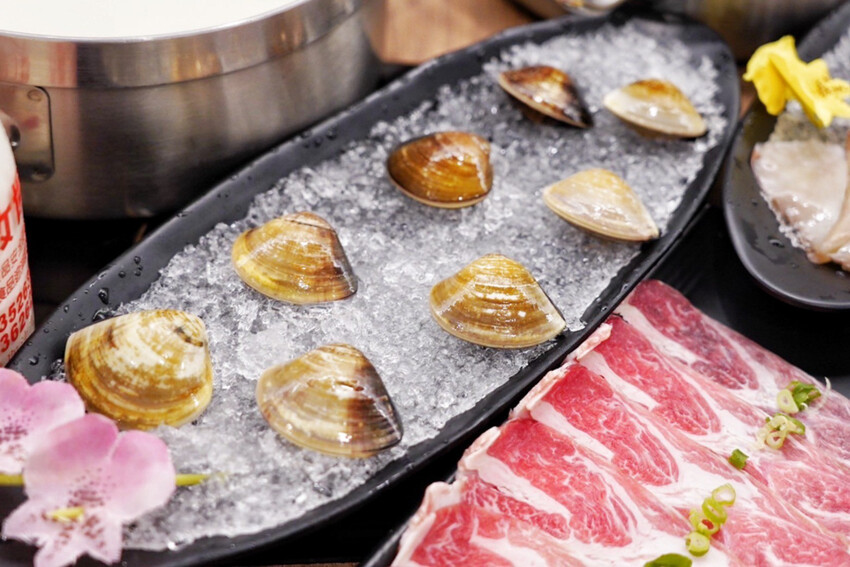 點套餐玩洞洞戳戳樂！1/3機率拿免單中獎率超高！30面9999金牌帶回家～