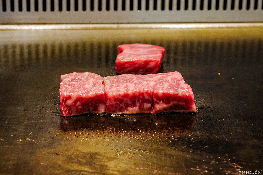 明水然．樂台中慶生餐廳首選，Google評論高達4.8慶生必探名店，頂級無菜單鐵板燒，$1600有活龍蝦、A5和牛、干貝CP值高！