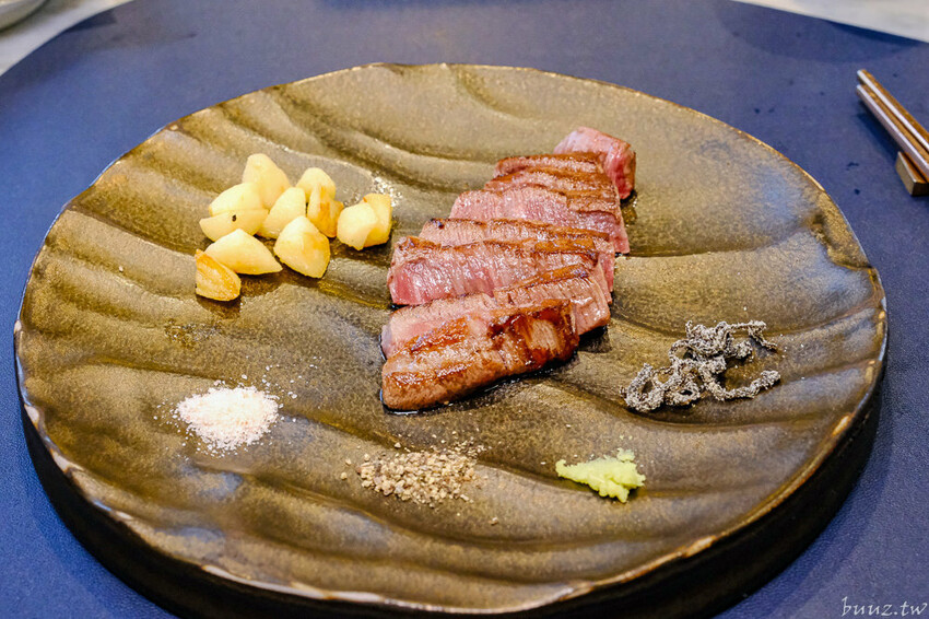 明水然．樂台中慶生餐廳首選，Google評論高達4.8慶生必探名店，頂級無菜單鐵板燒，$1600有活龍蝦、A5和牛、干貝CP值高！