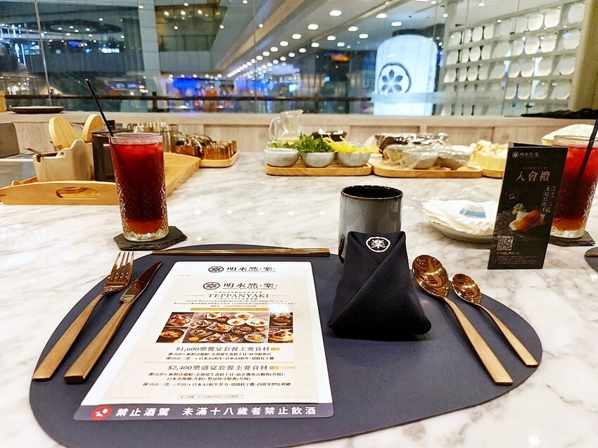 台中市東區明水然・樂 ｜台灣連續兩年最難訂位的無菜單鐵板燒冠軍名店 Google 評論4.8高分，幾乎零負評無菜單鐵板燒