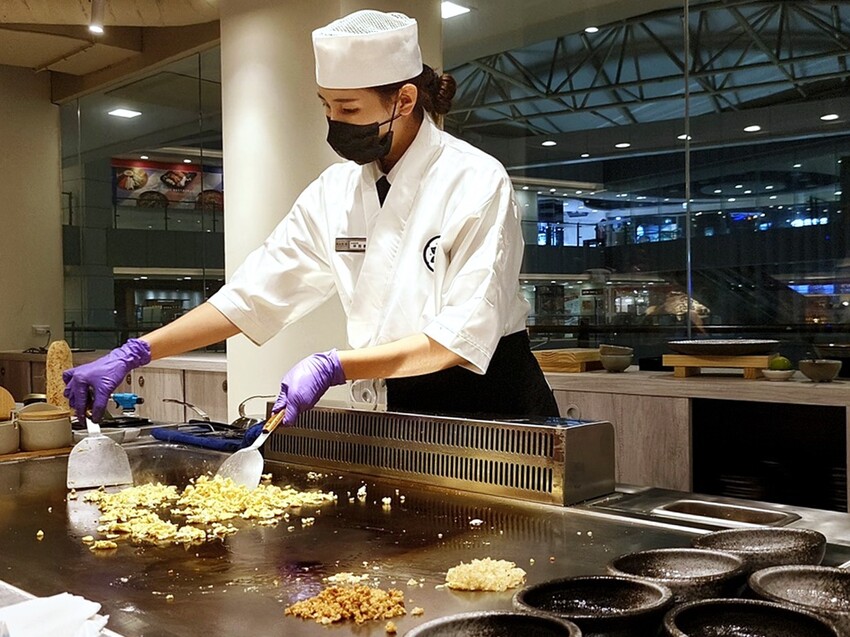 台中市東區明水然・樂 ｜台灣連續兩年最難訂位的無菜單鐵板燒冠軍名店 Google 評論4.8高分，幾乎零負評無菜單鐵板燒