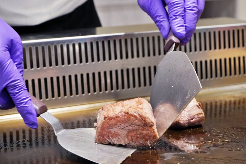 台中市東區台北一位難求無菜單鐵板燒名店，中台灣首店就在這，沒有預約吃不到！