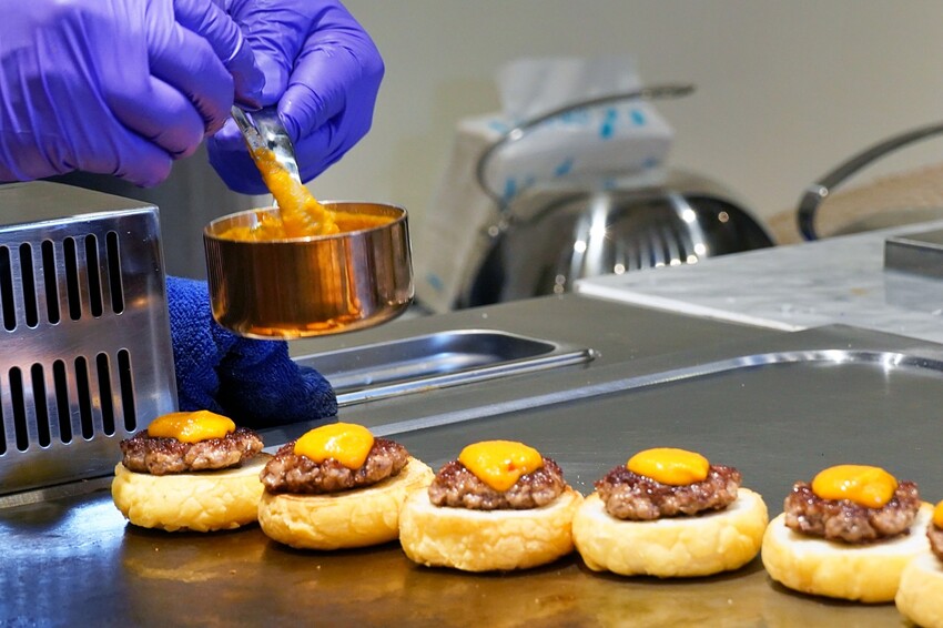 台中市東區台北一位難求無菜單鐵板燒名店，中台灣首店就在這，沒有預約吃不到！