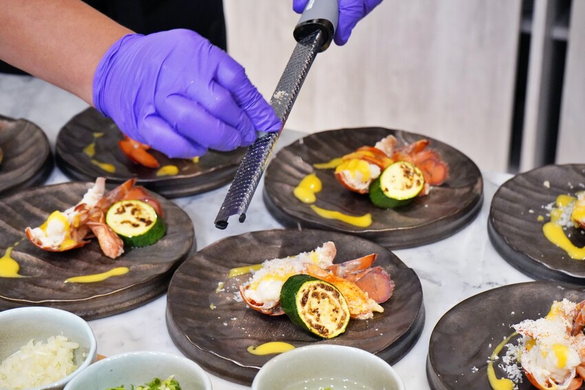 台中市東區台北一位難求無菜單鐵板燒名店，中台灣首店就在這，沒有預約吃不到！