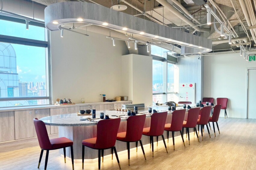 台中市東區台北一位難求無菜單鐵板燒名店，中台灣首店就在這，沒有預約吃不到！