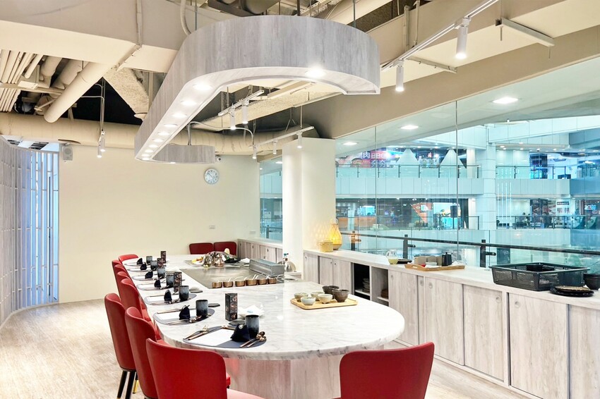 台中市東區台北一位難求無菜單鐵板燒名店，中台灣首店就在這，沒有預約吃不到！