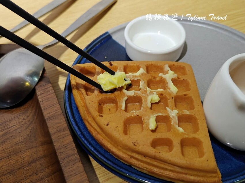 東區隱藏版健康美食!超值「真飽餐盒」低脂高蛋白套餐,還有鬆餅和紅茶搭配。