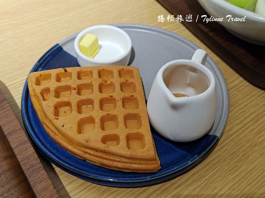 東區隱藏版健康美食!超值「真飽餐盒」低脂高蛋白套餐,還有鬆餅和紅茶搭配。