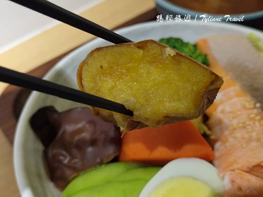 東區隱藏版健康美食!超值「真飽餐盒」低脂高蛋白套餐,還有鬆餅和紅茶搭配。