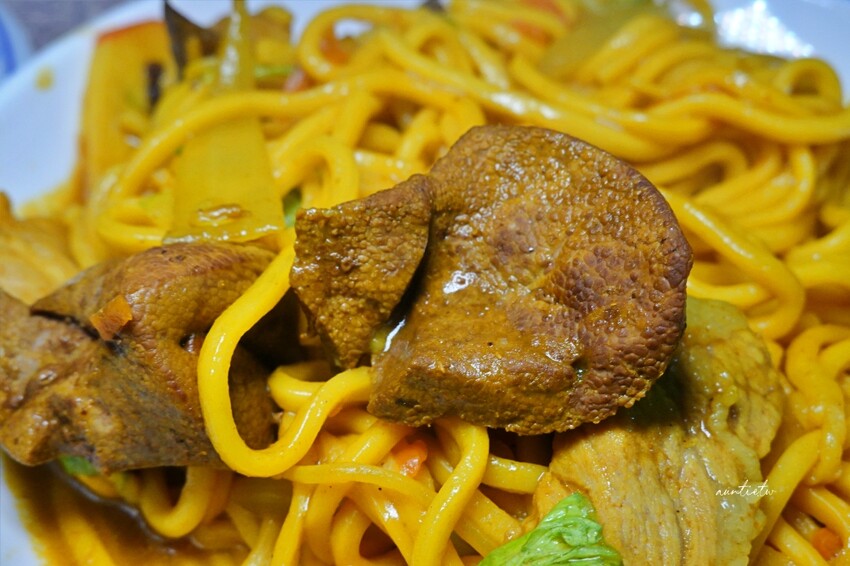 基隆市中正區【基隆】中正區|正老牌咖哩麵,傳承三代,必點酥炸紅燒肉,基隆在地咖哩炒麵排隊老店