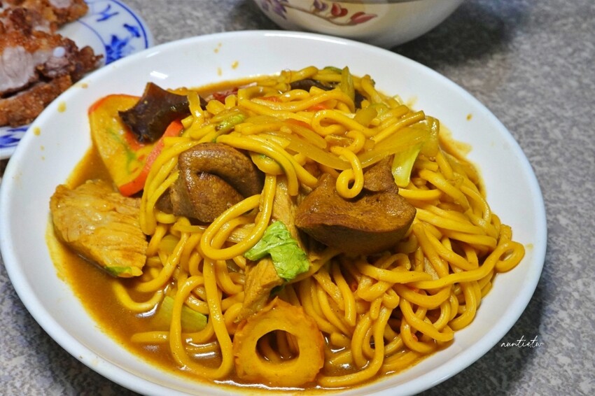 基隆市中正區【基隆】中正區|正老牌咖哩麵,傳承三代,必點酥炸紅燒肉,基隆在地咖哩炒麵排隊老店