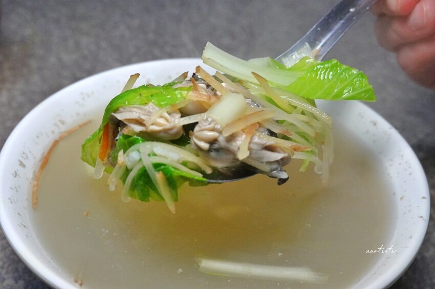 基隆市中正區【基隆】中正區|正老牌咖哩麵,傳承三代,必點酥炸紅燒肉,基隆在地咖哩炒麵排隊老店