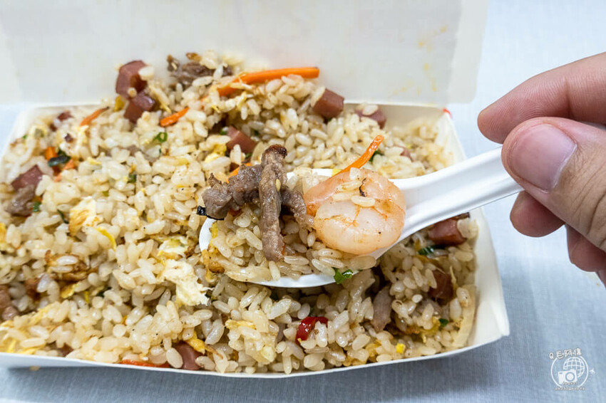 台中市西區炒飯鬃獅 | 台中向上市場美食除了水餃羹飯外，這間炒飯也強到爆～